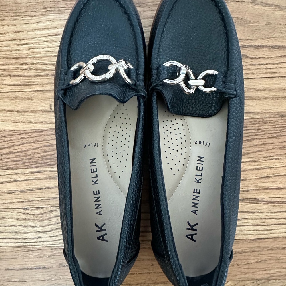 Anne Klein Black Leather Loafers with Gold Accent size 7.5 Like New
